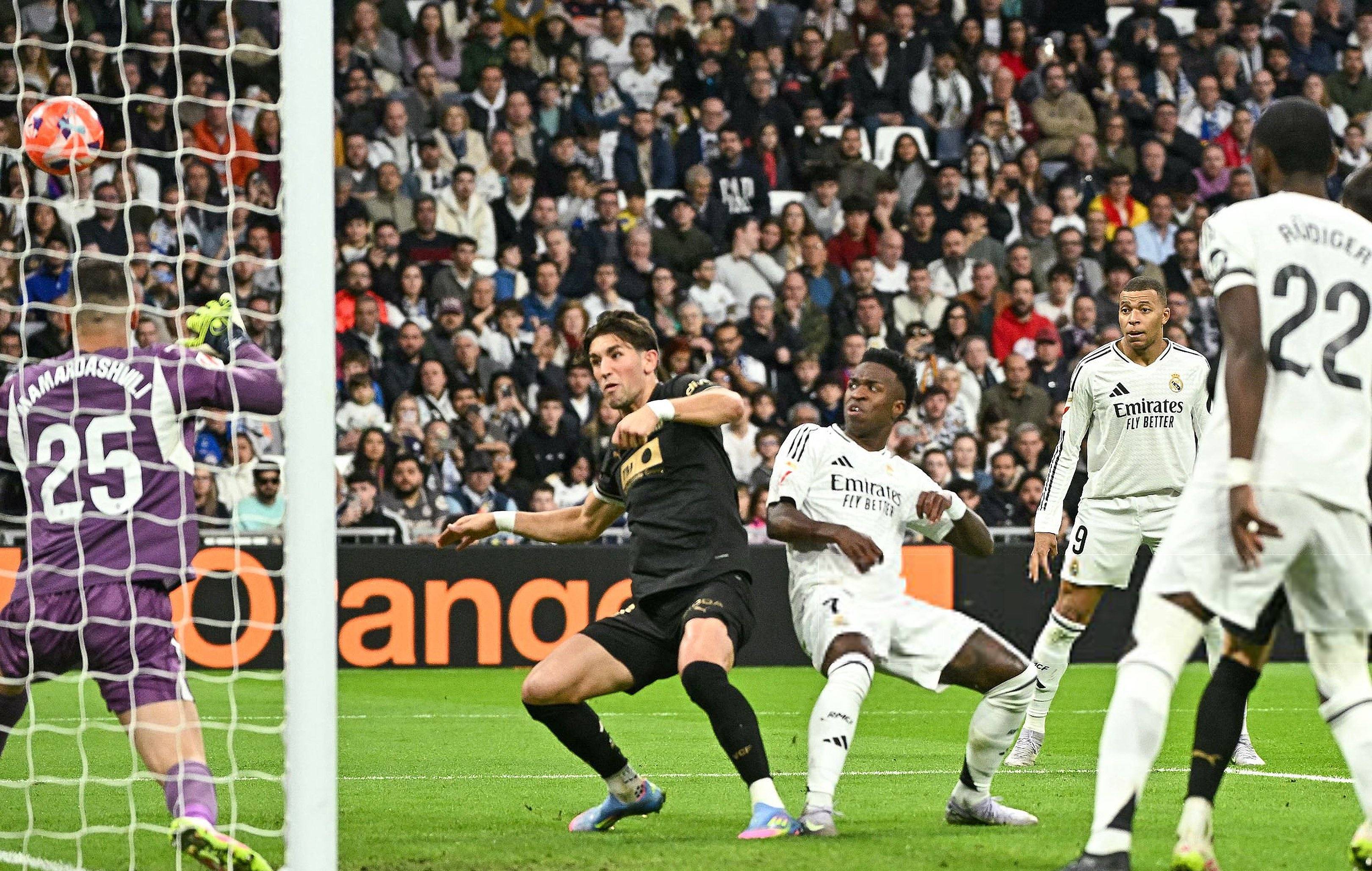 曼联战平切尔西,姆巴佩扑点救主欧联杯 曼联战平切尔西,姆巴佩扑点救主欧联杯