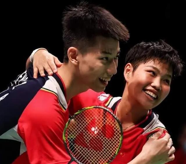 中国队完胜丹麦队,黄鸭组合点燃赛场 中国队完胜丹麦队,黄鸭组合点燃赛场